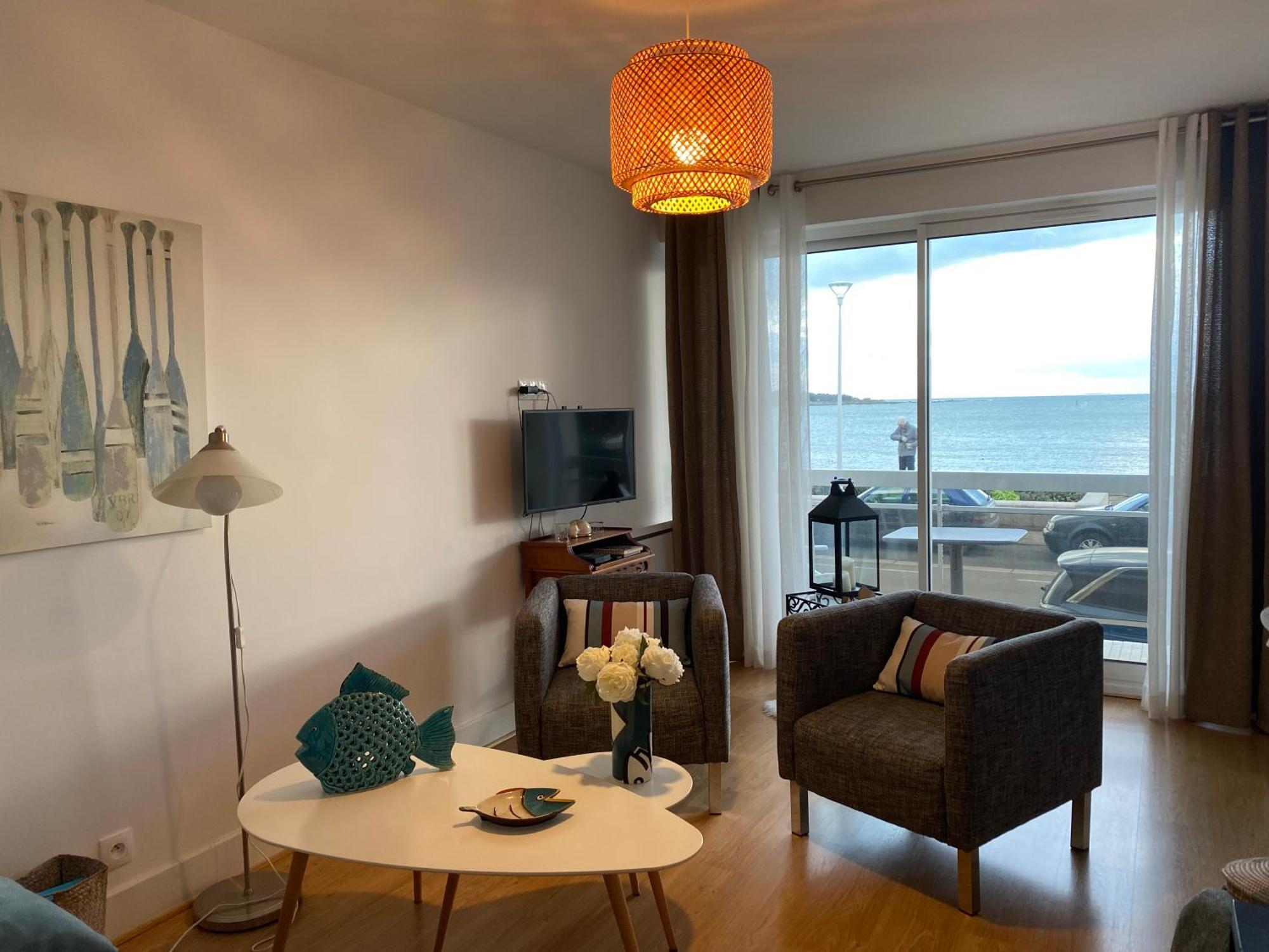 Splendide Vue Face A La Avec Garage
